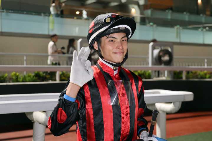 Ariel Must Go close on Sha Tin's dirt under Wong