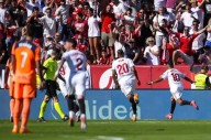 Sevilla aplastó 4-1 al Barcelona y Matías Almeyda fue la gran figura del triunfo histórico
