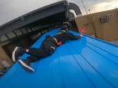 Qué es el surfeo de trenes, la peligrosa tendencia que se cobró la vida de dos adolescentes en Nueva York