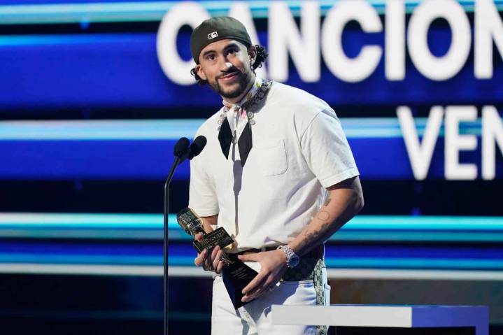 Bad Bunny reconocido como artista del siglo en los Premios Billboard 2025