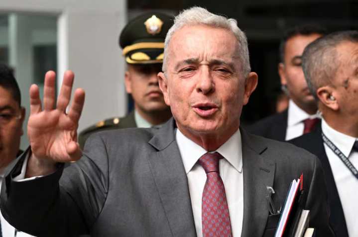 Justicia colombiana absuelve al expresidente Álvaro Uribe