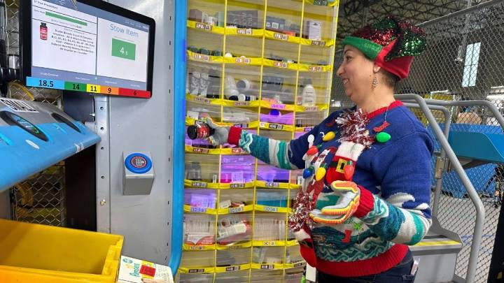 Bajan contrataciones de empleos temporales para las fiestas en EU debido a aranceles de Trump