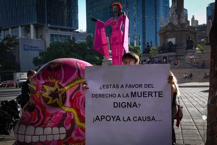 Activistas presentan ante el Senado la “Ley Trasciende” para legalizar la eutanasia en México