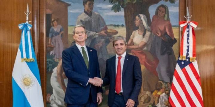 El secretario del Tesoro anticipó que discutirá “en persona” con el equipo económico argentino las opciones para la ayuda financiera