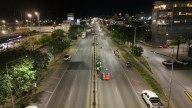 Operativo nocturno de limpieza urbana sobre la Avenida Mosconi refuerza la seguridad vial