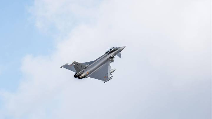Lituania denuncia la presencia de dos aviones rusos en su espacio aéreo y la OTAN despliega un caza español