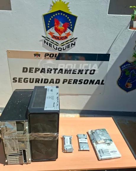 Allanamiento en Centenario por una causa de delitos informáticos vinculados a material de abuso infantil