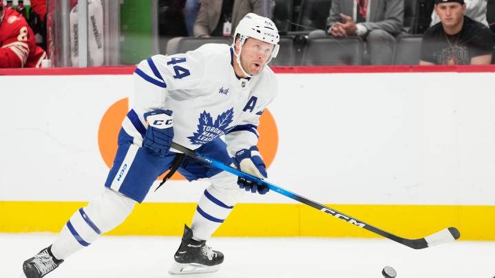 Raymond's 100th career goal lifts Red Wings past Maple Leafs, 6