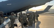 Texas envía a su Guardia Nacional a Chicago para redadas migrantes; alcalde demanda inconstitucionalidad