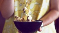 Helado casero de banana split: con pocos ingredientes y en minutos, un postre gourmet que es un 10