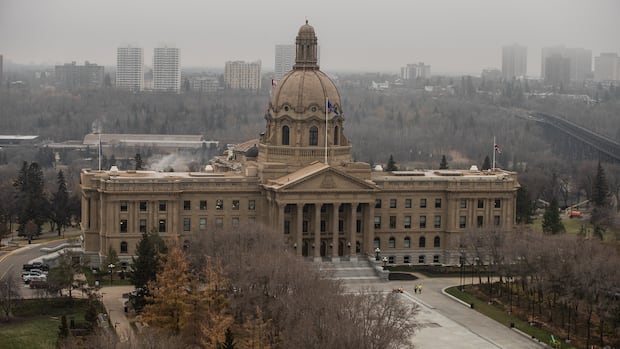 Alberta ends hybrid work model for government employees, effective February