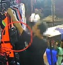 RESISTENCIA:  Sustrajo Un Morral Y Fue Captado Por Las Cámaras De Seguridad