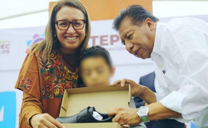 Alcaldesa de Ecatepec entrega zapatos de manera gratuita a 800 estudiantes de nivel básico