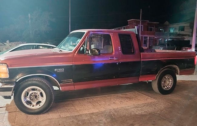 Se accidentan pickup y taxi en Acuña