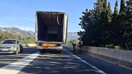 Graban a un camión que circulaba con las puertas abiertas por la carretera de Sóller