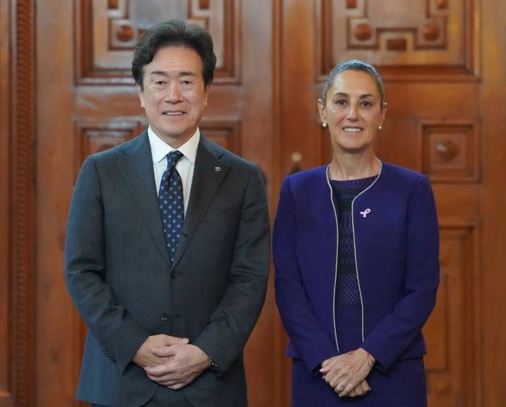 Claudia Sheinbaum se reúne con director de Mazda