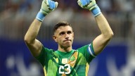 La impresionante atajada del "Dibu" Martínez ante Puerto Rico: evitó un golazo de 60 metros