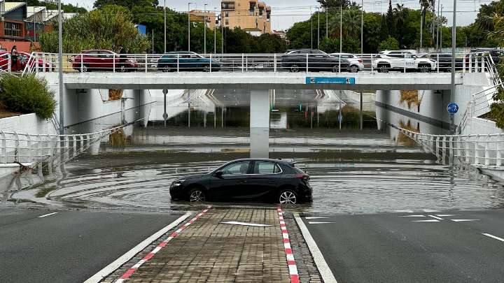 Caos en Sevilla por la lluvia: recoge en una hora la quinta parte de agua de lluvia de su media anual