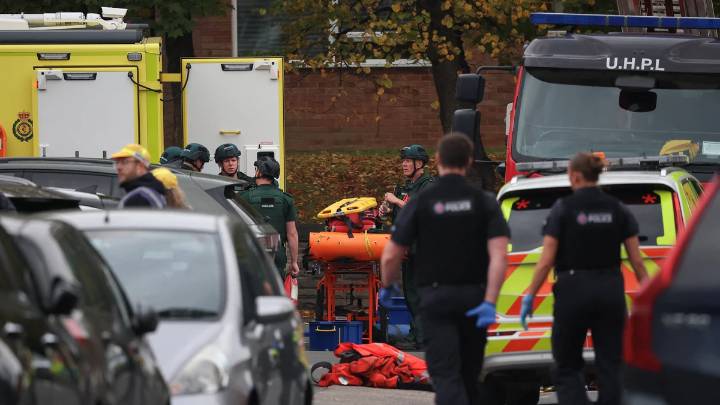 Cuatro heridos en un ataque con apuñalamiento y atropello en una sinagoga en Mánchester