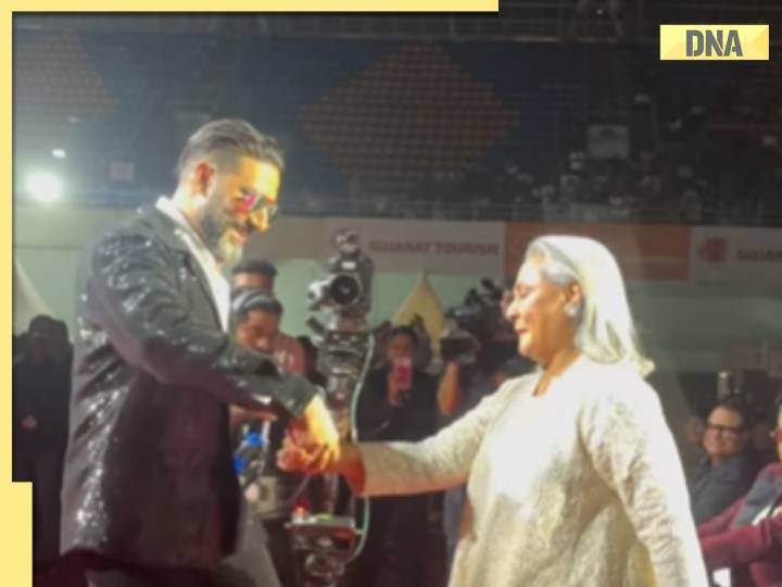 Abhishek Bachchan dances with Jaya Bachchan on 'Teri Bindiya Re', netizens react