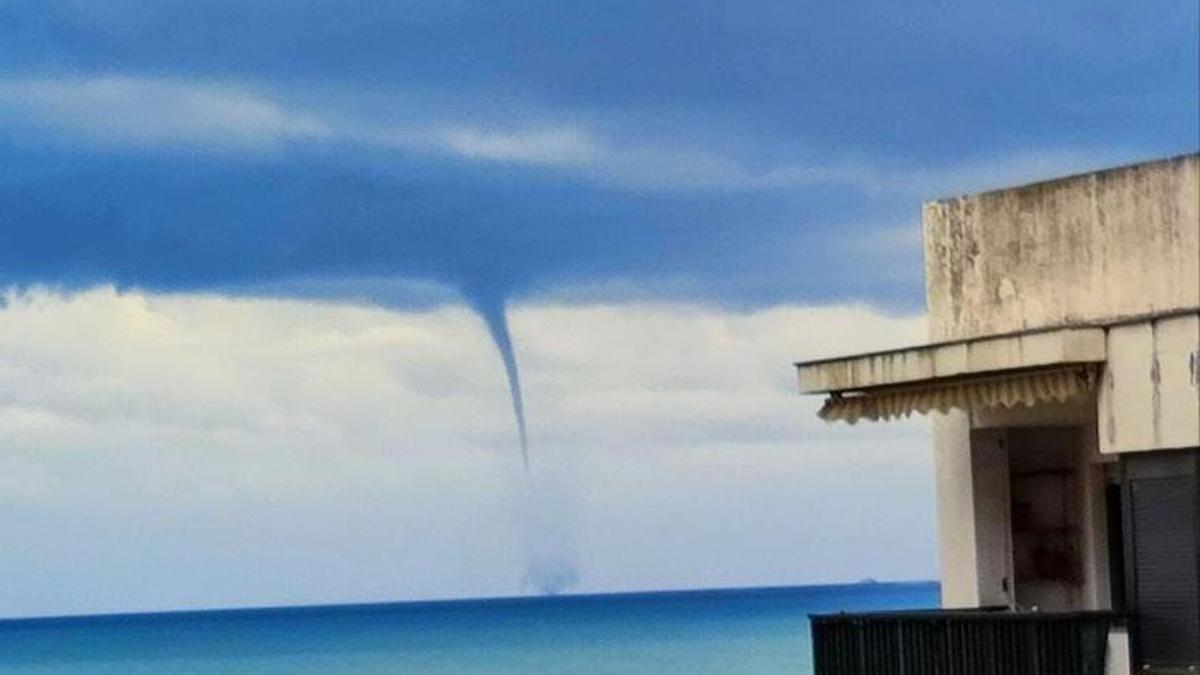 Unas nubes poco comunes aparecen en la costa de Tenerife y la Aemet explica su origen