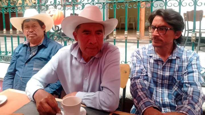 Comuneros frenan en Acatepec saqueo de arcilla verde y agua por parte de una minera