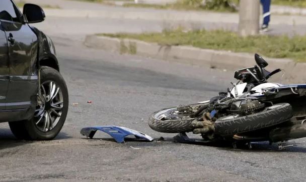 Tragedia en Las Cruces: Dos vidas se apagan en devastador accidente de tránsito.