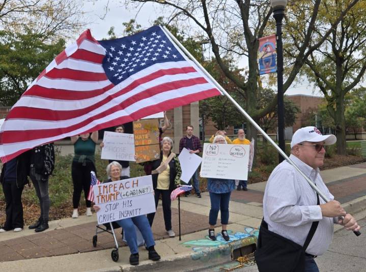 Hundreds fill downtown Elgin for anti-Trump No Kings protest