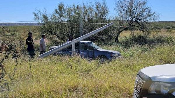 Choca pareja por llanta reventada rumbo a Delicias