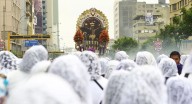 El Señor de los Milagros visitó centros médicos y vías limeñas
