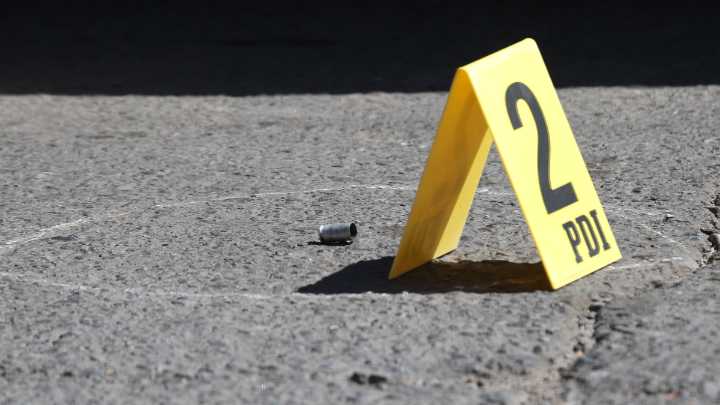 Persecución y disparos en Santiago: PDI frustró atropello en control y detuvo a dos sujetos