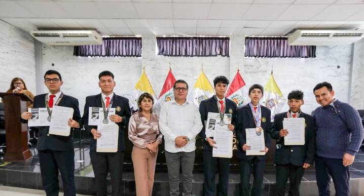 Ica: ganan medalla de plata en concurso internacional de matemáticas en EE.UU