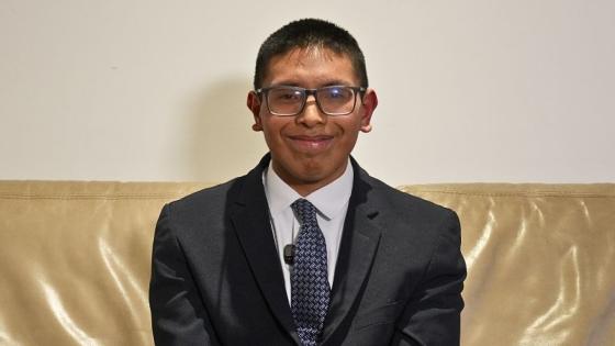 El joven con discapacidad que triunfa trabajando en un hotel de lujo