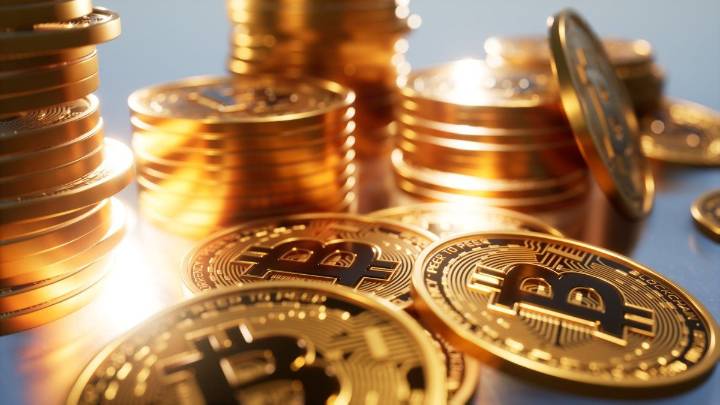 Bitcoin baja a los u$s121.000 en medio de una ola de inversión institucional récord