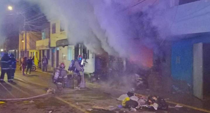 Trujillo: Incendio consume una casa y deja en la calle a dos ancianos