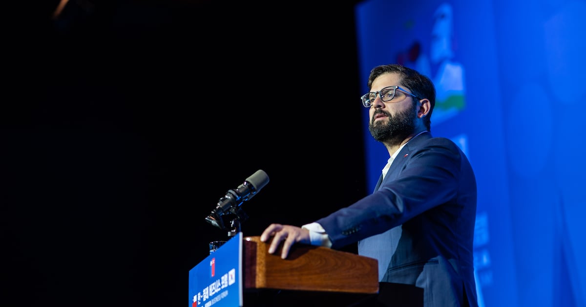 Boric apunta contra “los países más poderosos” en seminario empresarial en Corea del Sur: “Es mucho mejor colaborar que humillar”