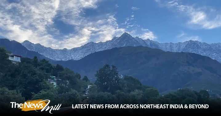 Himachal Pradesh: Dhauladhar Mountain range receives snowfall, temperature dips