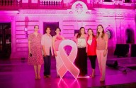Iluminaron de rosa edificios públicos por cáncer de mama