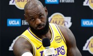 Ponen a LeBron James en lista de lesionados por dolor en la ciática