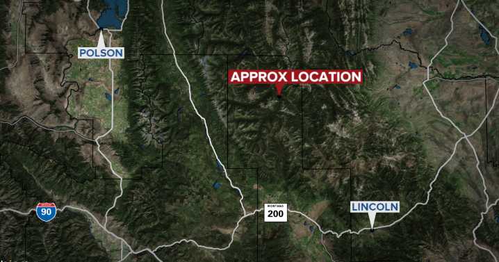 3 people dead after small plane crashes in