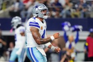 Dak Prescott recibe apoyo de un compañero tras duras críticas por su actuación ante los Bears