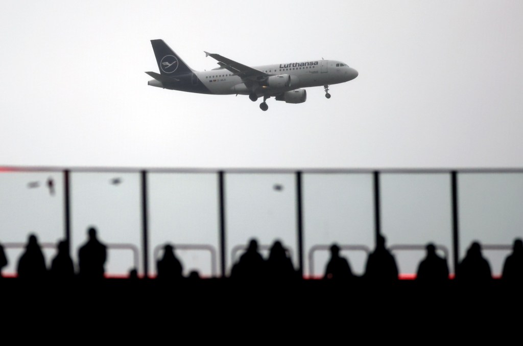 Flight diverted to Boston after passenger stabs 2 teens with fork