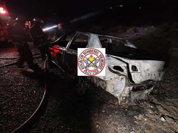 Se incendió un Fiat Siena en la autovía norte de Plottier