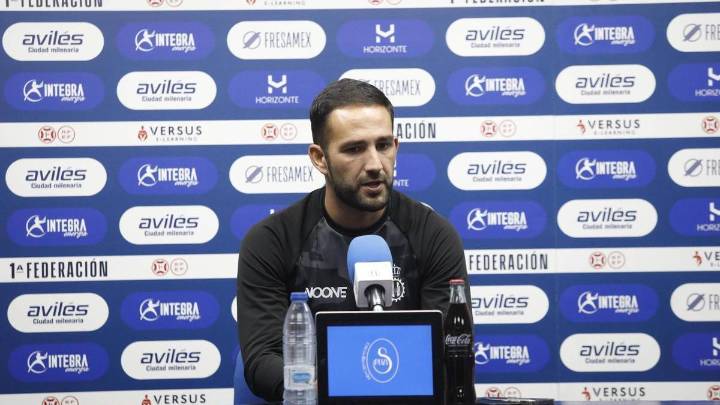 Dani Vidal confía en recuperar una pieza clave para la defensa del Avilés y habla de la puntería de sus delanteros: "Arriba generamos ocasiones, estoy seguro que en un partido normal hubiésemos metido