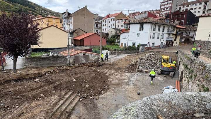 El casco antiguo de Cangas del Narcea se renueva: arranca la cuarta fase del plan de embellecimiento