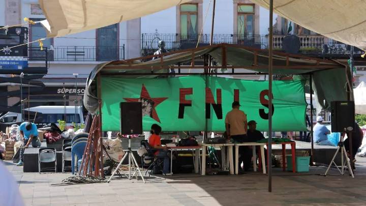 Amaga FNLS con no retirar plantón si no son atendidos por FGE