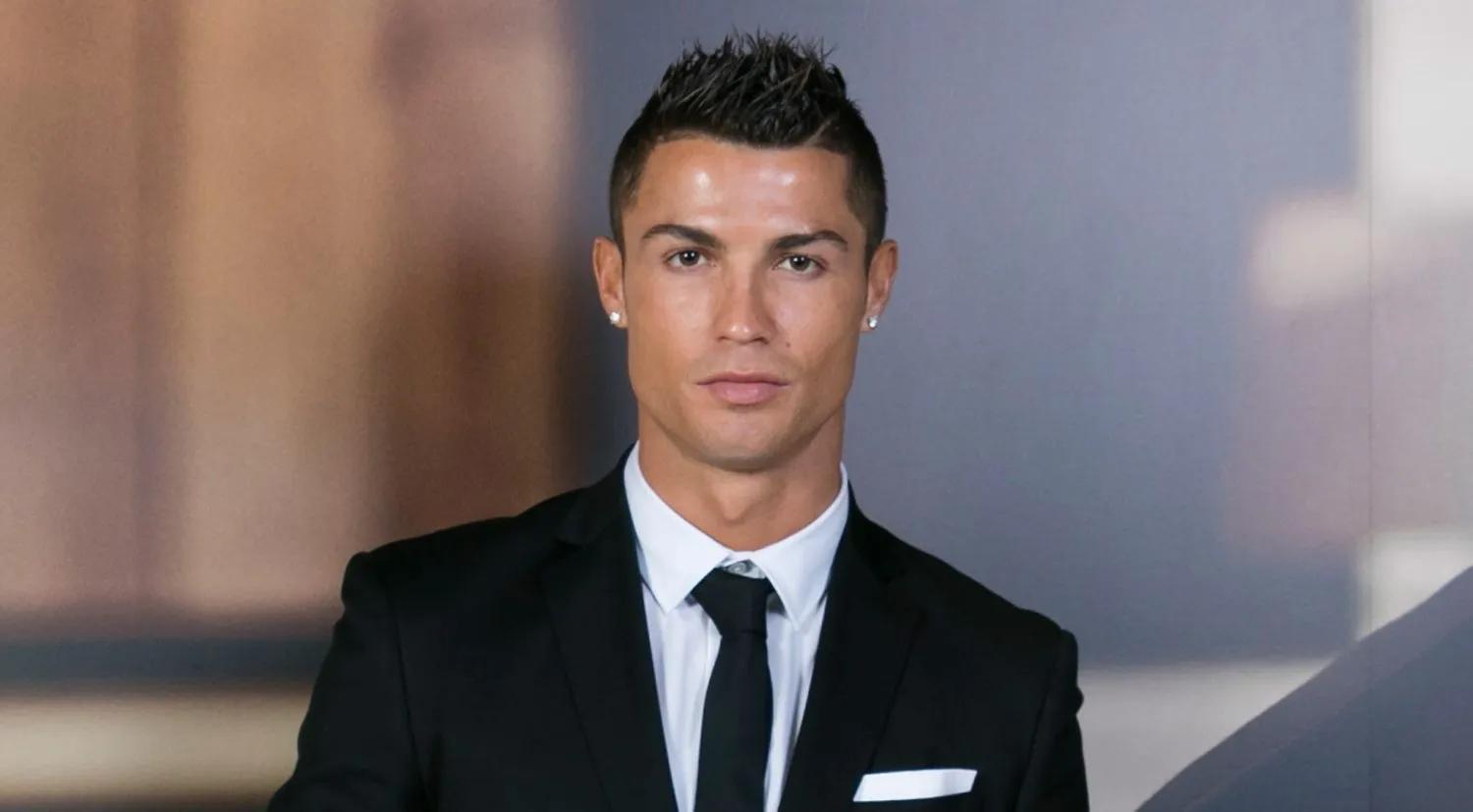 Cristiano Ronaldo se convierte en el primer multimillonario del futbol, reportan