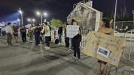 Protestan estudiantes de la UACJ por concierto de Alejandro Fernández en el Estadio Benito Juárez
