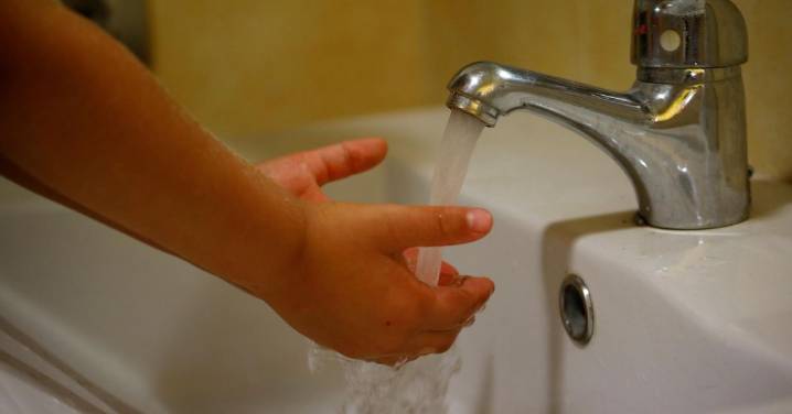 Un granadino consigue que le anulen una factura de agua de 1.320 euros