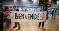 Llegan a España los 21 primeros españoles de la flotilla liberados por Israel, entre ellos Ada Colau